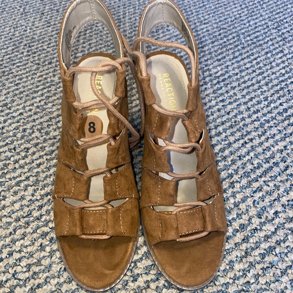 Women’s brown heels - Picture 2 of 4